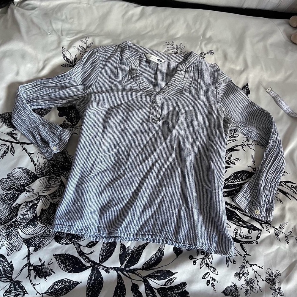 “The Tunic Shirt” from Old Navy in a soft, cool-toned gray